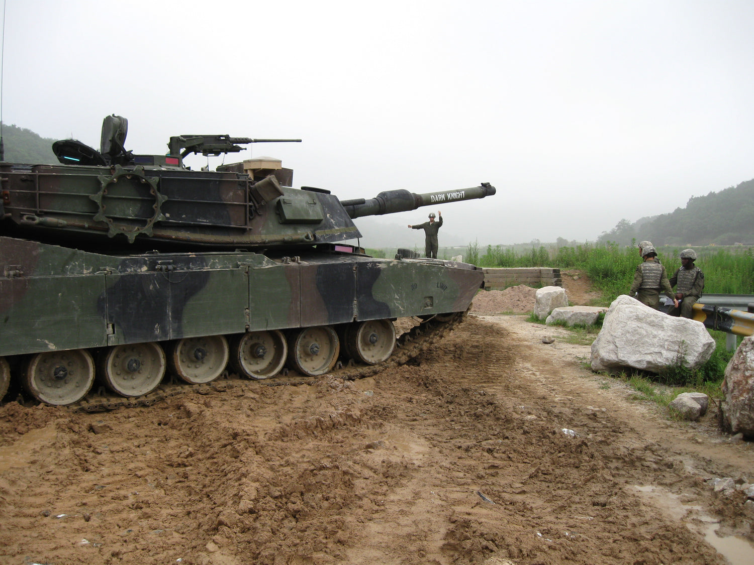 D31 From Demon Company, 2-9 IN (Manchu) rolls up to the boresight line. Rod Range, Korea. Summer, 2008.
